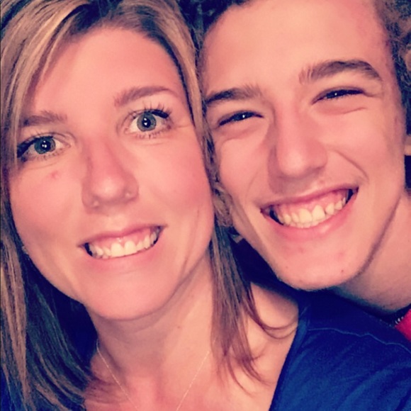 Meet your Posher, Jennifer - Picture 2 of 5